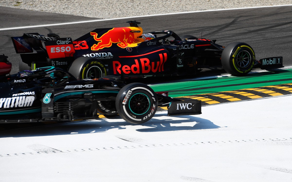 Max Verstappen a Lewis Hamilton