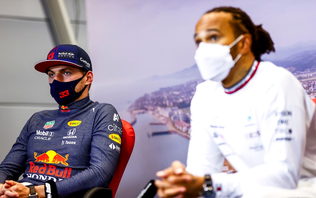 Max Verstappen a Lewis Hamilton