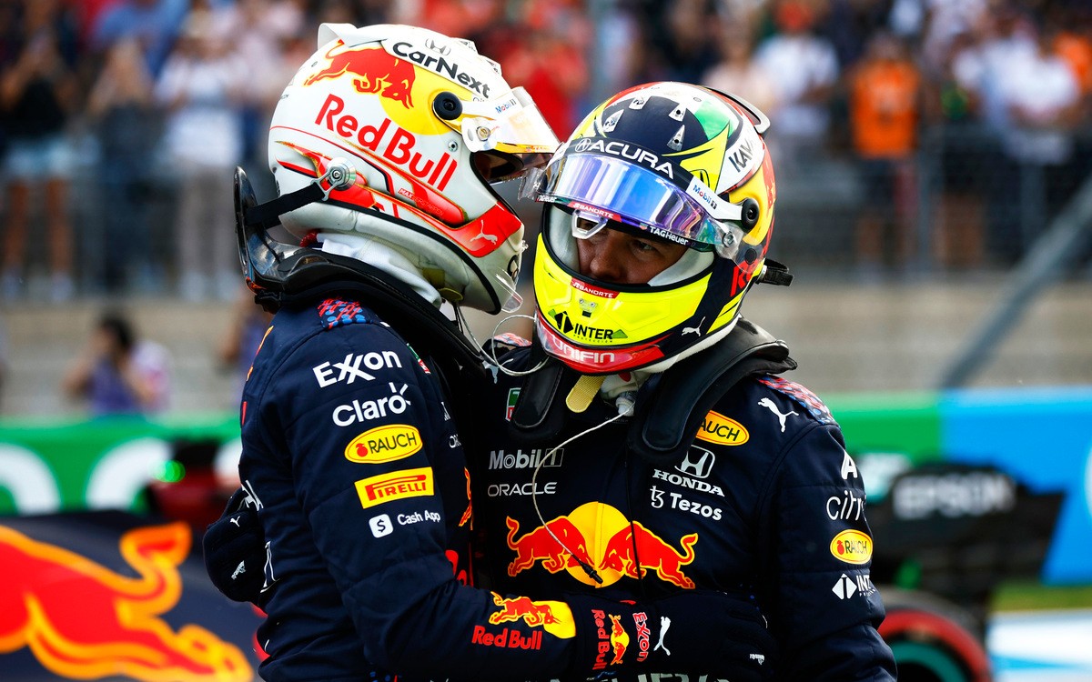 Max Verstappen a Sergio Pérez