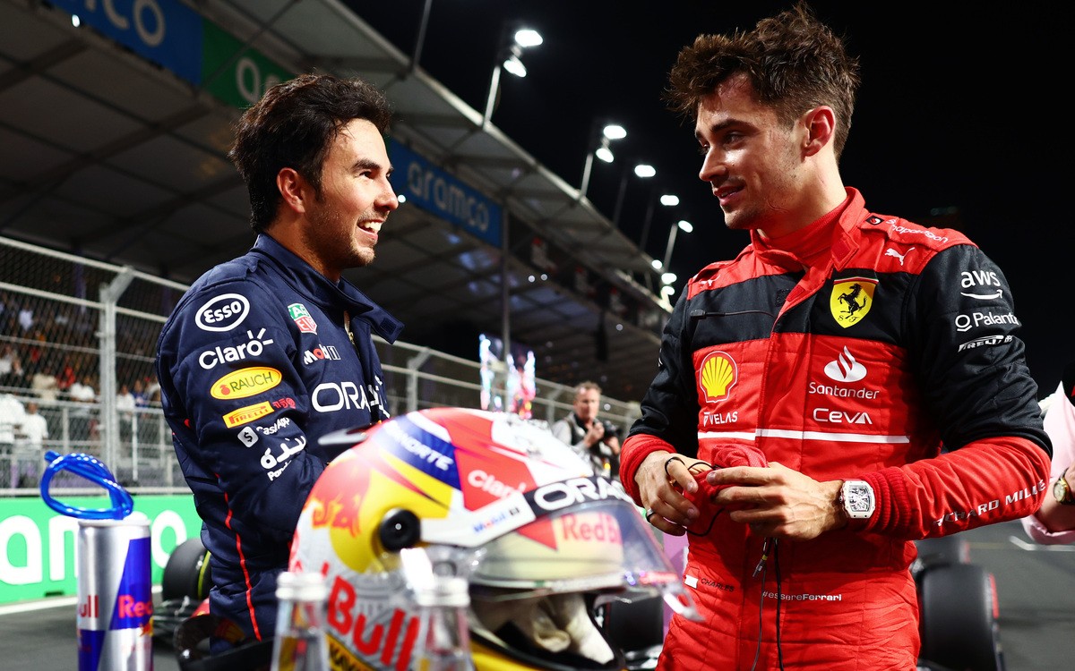 Sergio Pérez a Charles Leclerc