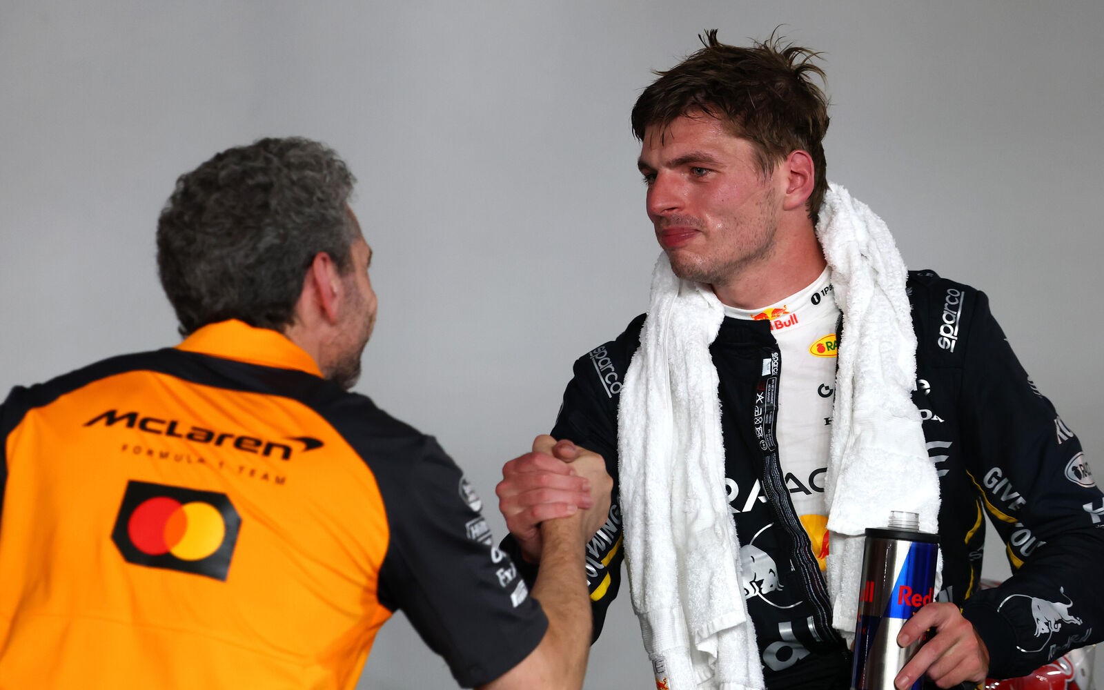 Max Verstappen a Andrea Stella