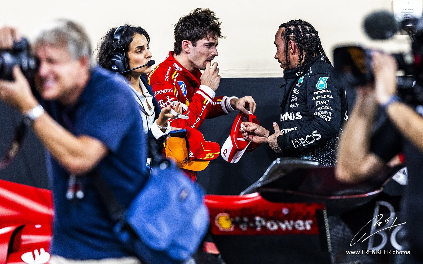 Charles Leclerc a Lewis Hamilton