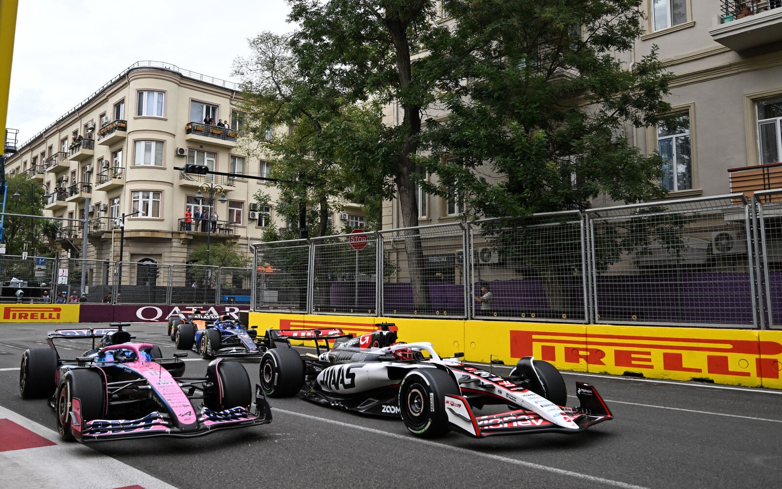 Esteban Ocon a Pierre Gasly