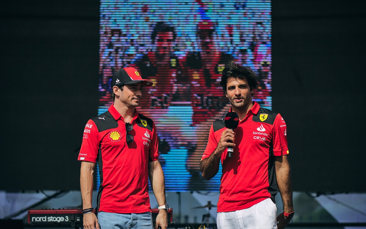 Charles Leclerc a Carlos Sainz