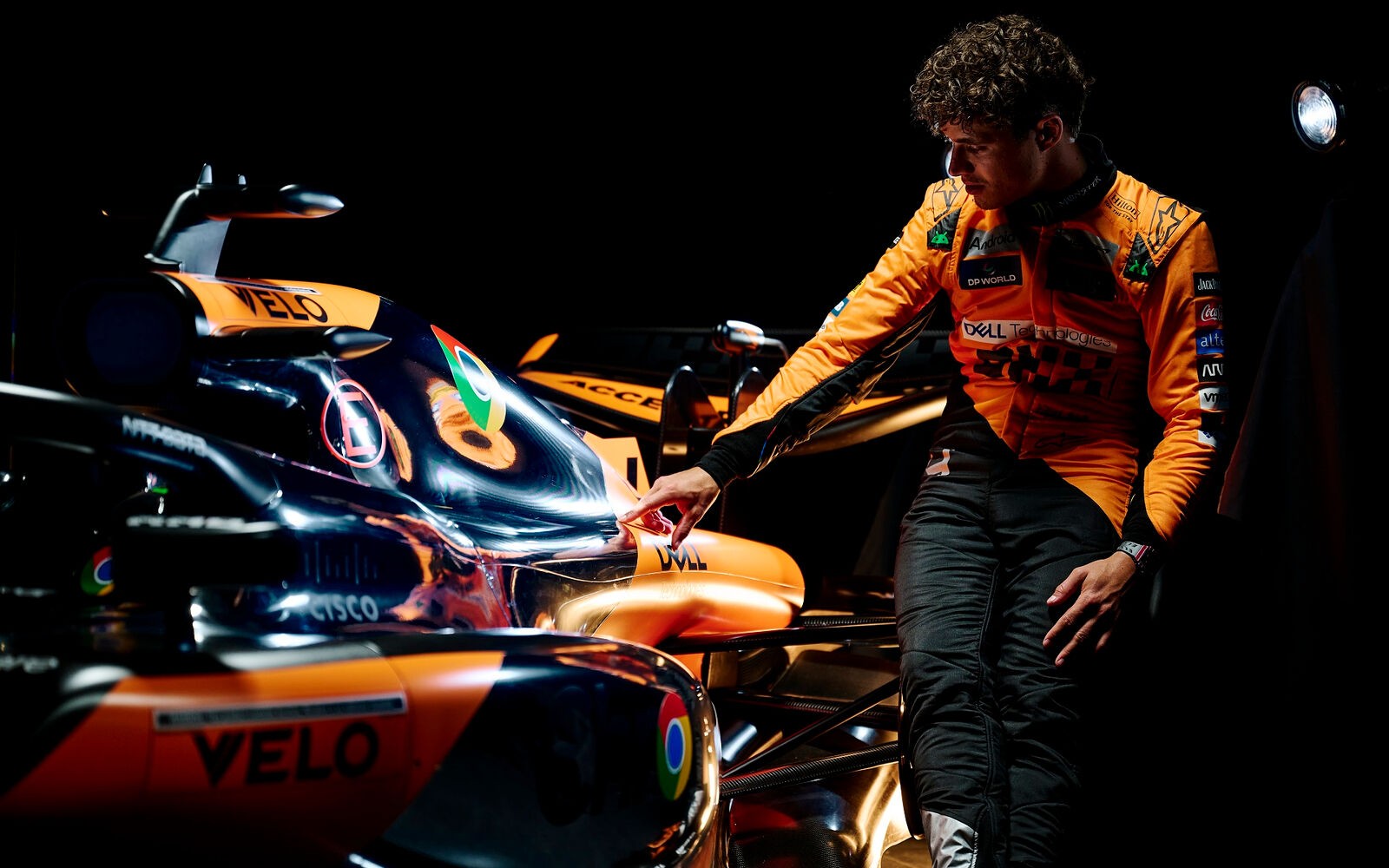 McLaren so strieborným lakovaním MCL60, Lando Norris