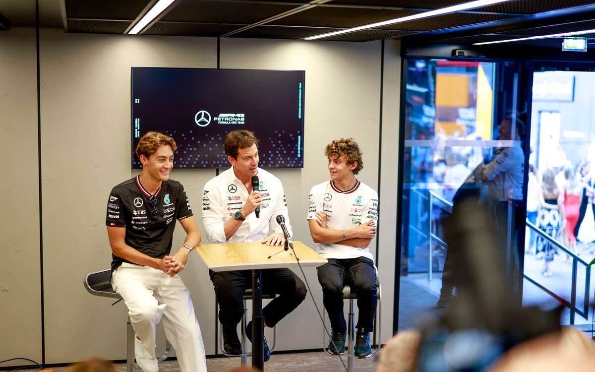 George Russell, Toto Wolff a Kimi Antonelli