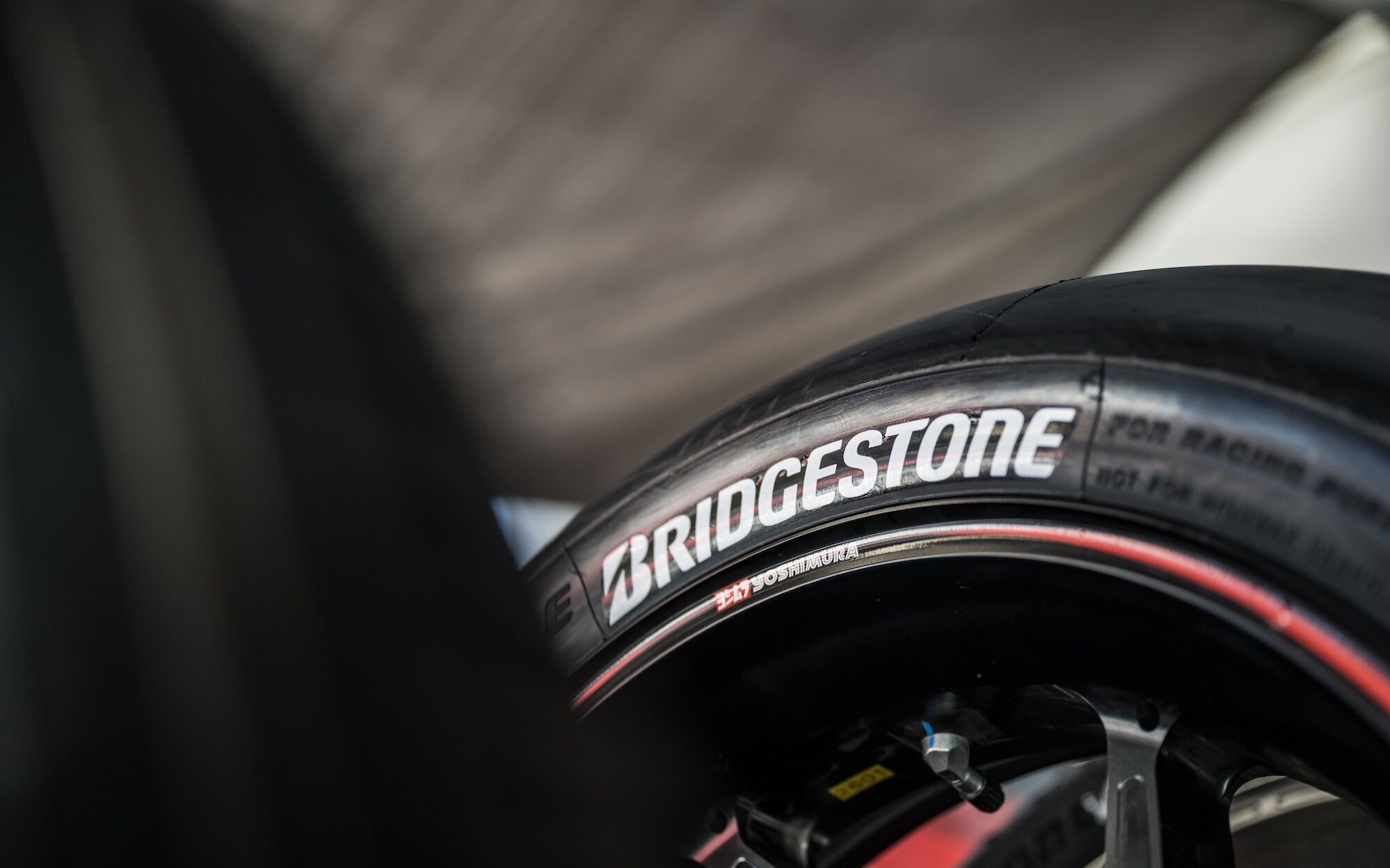 Logo Bridgestone na pneumatike