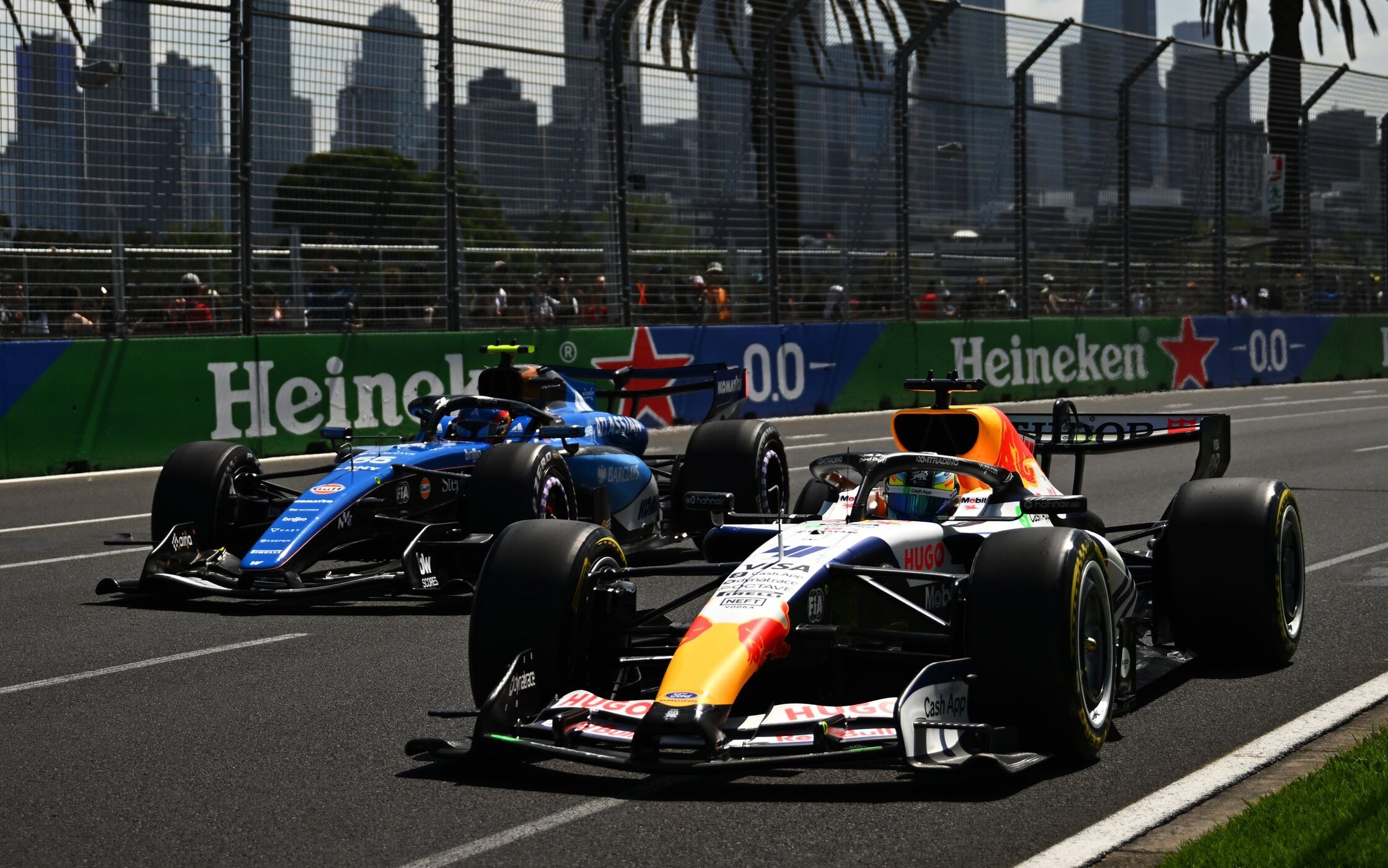 Carlos Sainz a Arvid Lindblad