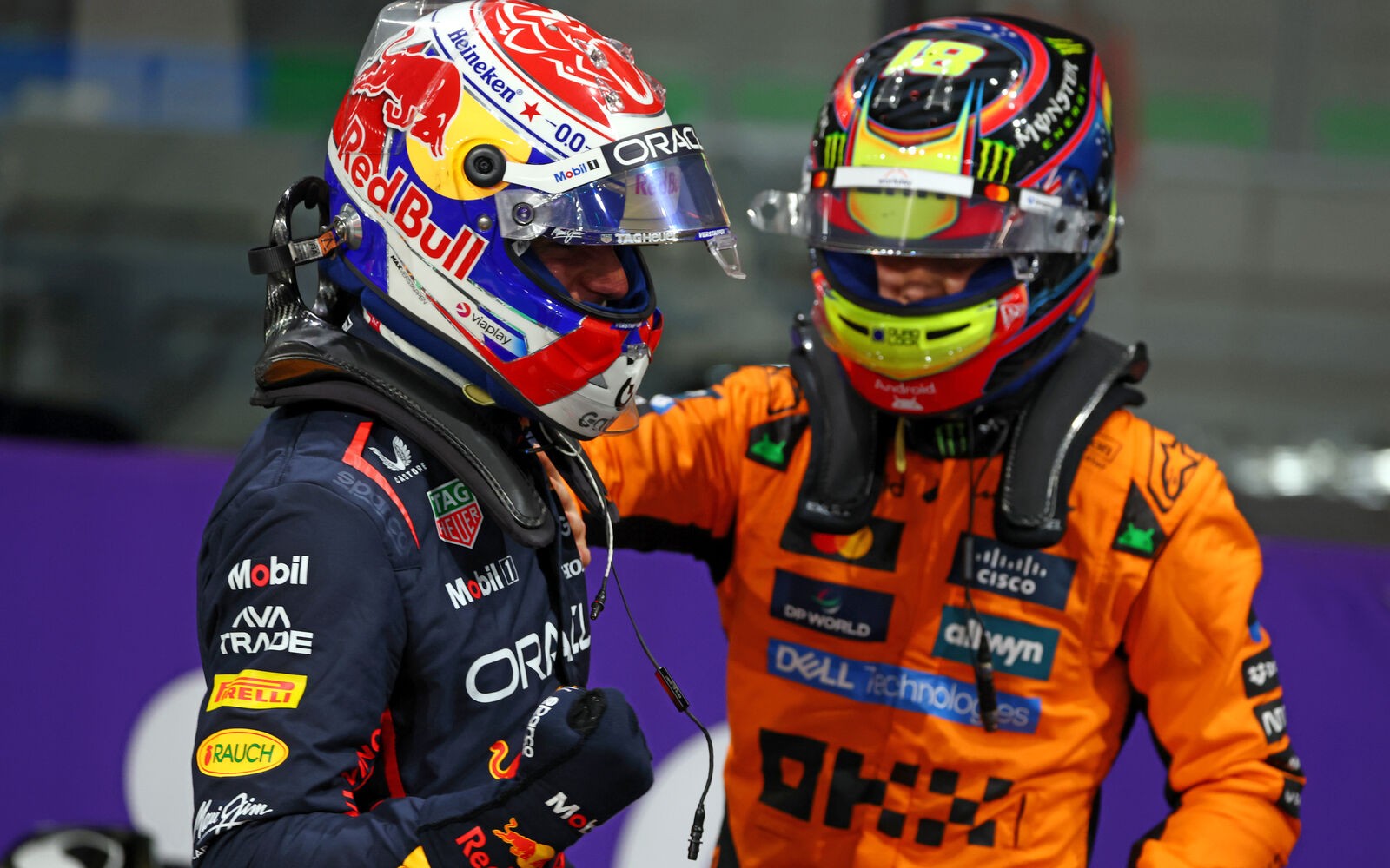Max Verstappen a Oscar Piastri