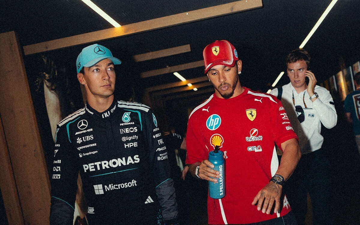 Lewis Hamilton a George Russell