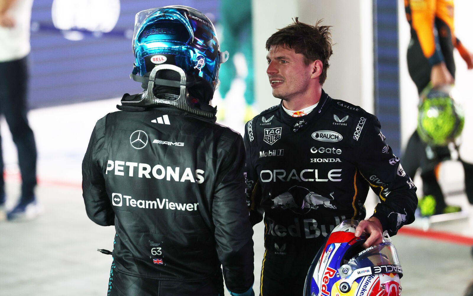 Max Verstappen a George Russell