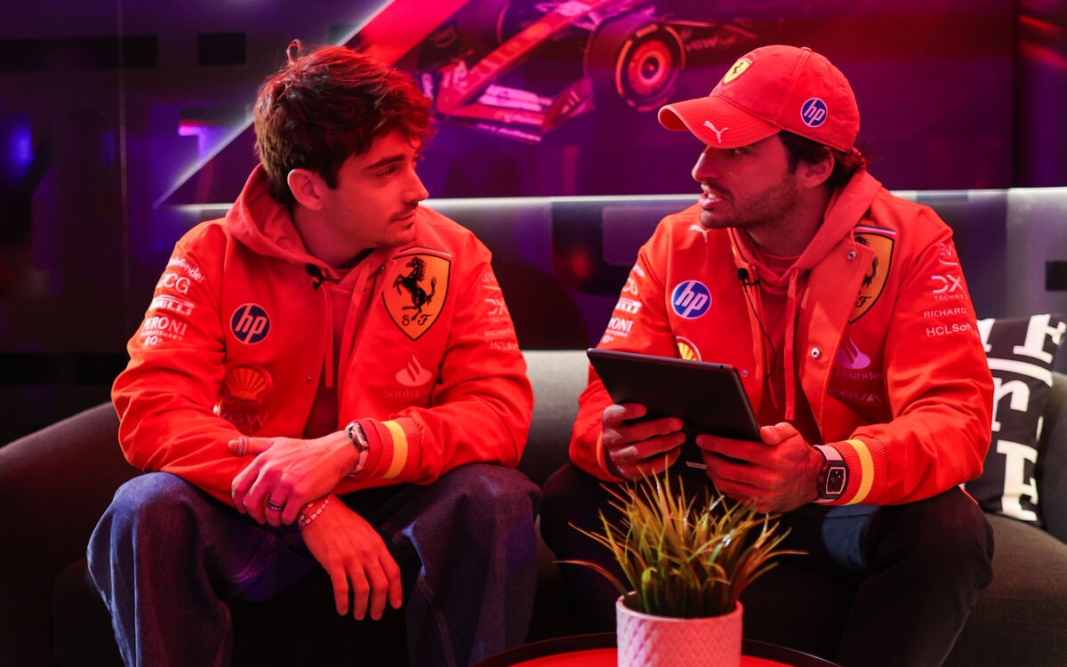 Charles Leclerc a Carlos Sainz