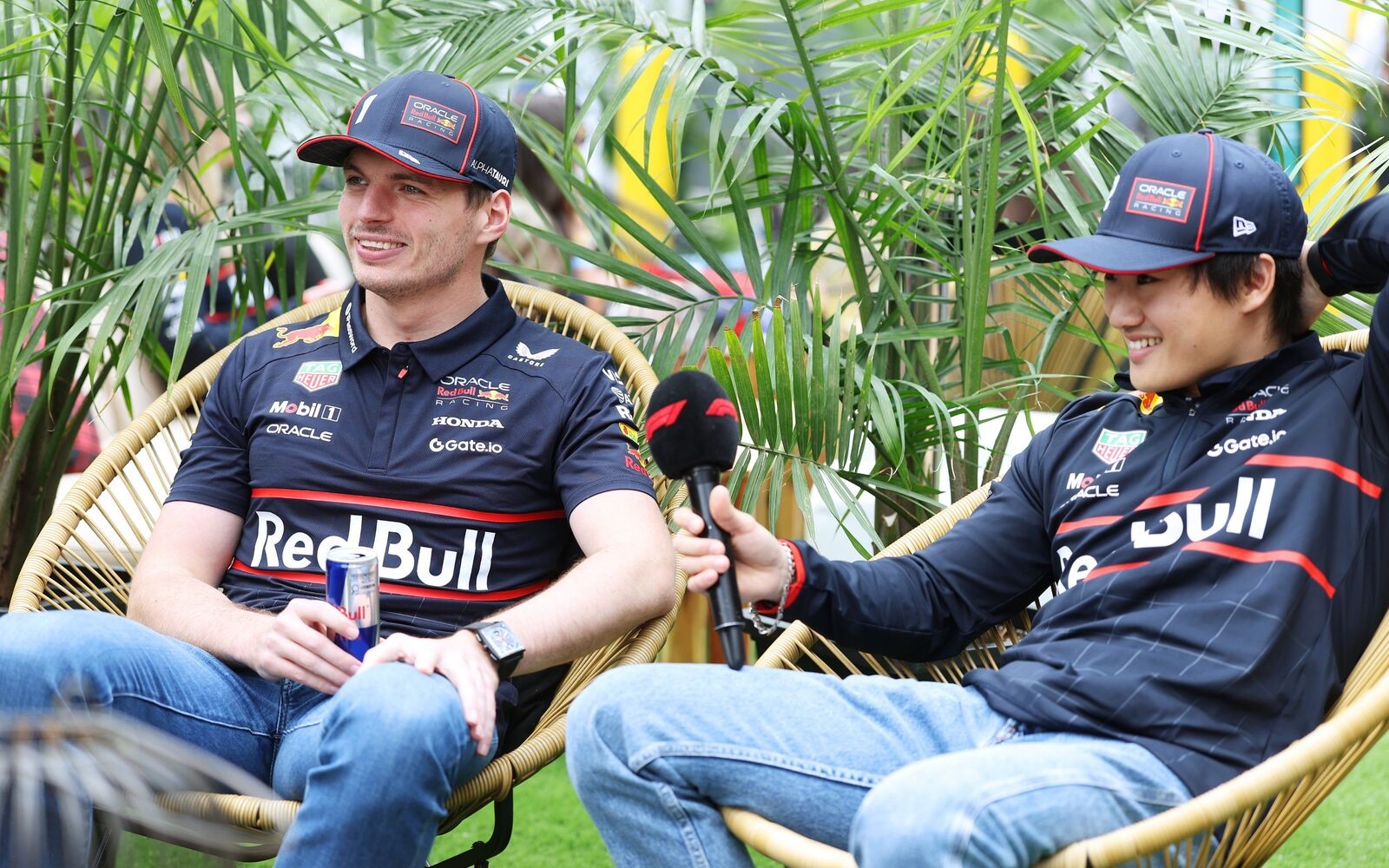 Max Verstappen a Júki Cunoda