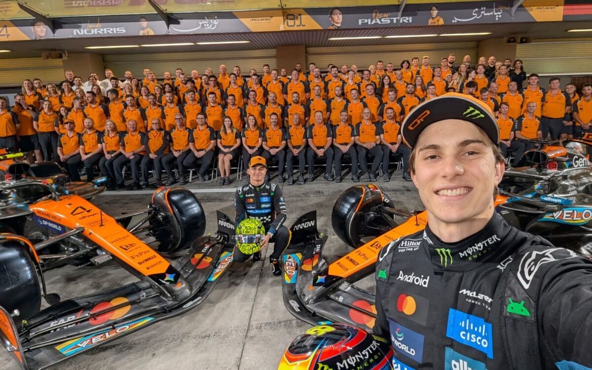 Oscar Piastri, Lando Norris a spoločná fotka McLarenu