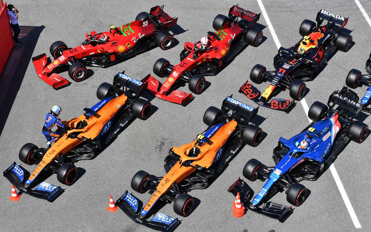 Autá v parc fermé, Norris, Ocon, Ricciardo, Pérez, Leclerc, Sainz