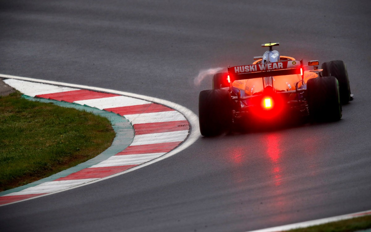 Lando Norris, McLaren zozadu a červené svetlá