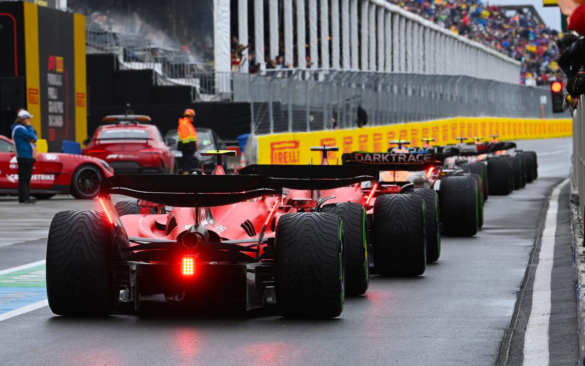 Carlos Sainz, Ferrari zozadu, monoposty v boxoch