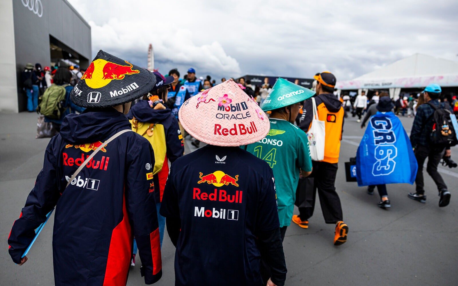 Japonskí fanúšikovia v Suzuke