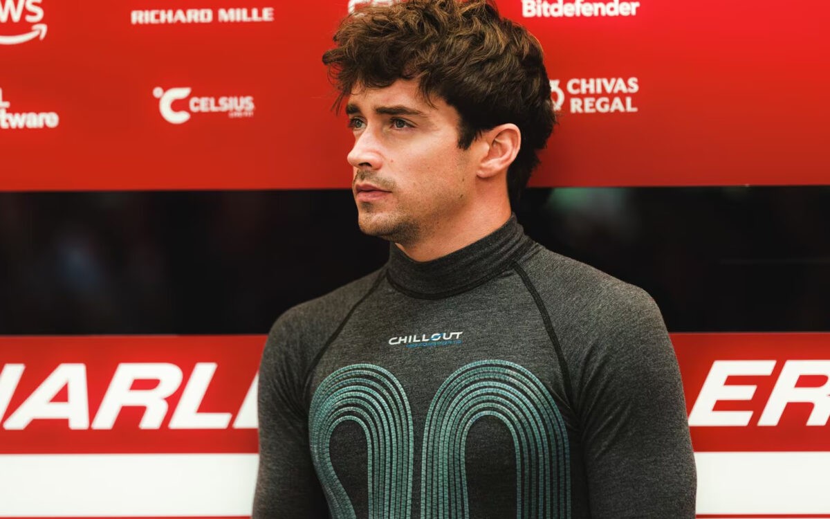Charles Leclerc s chladiacou vestou