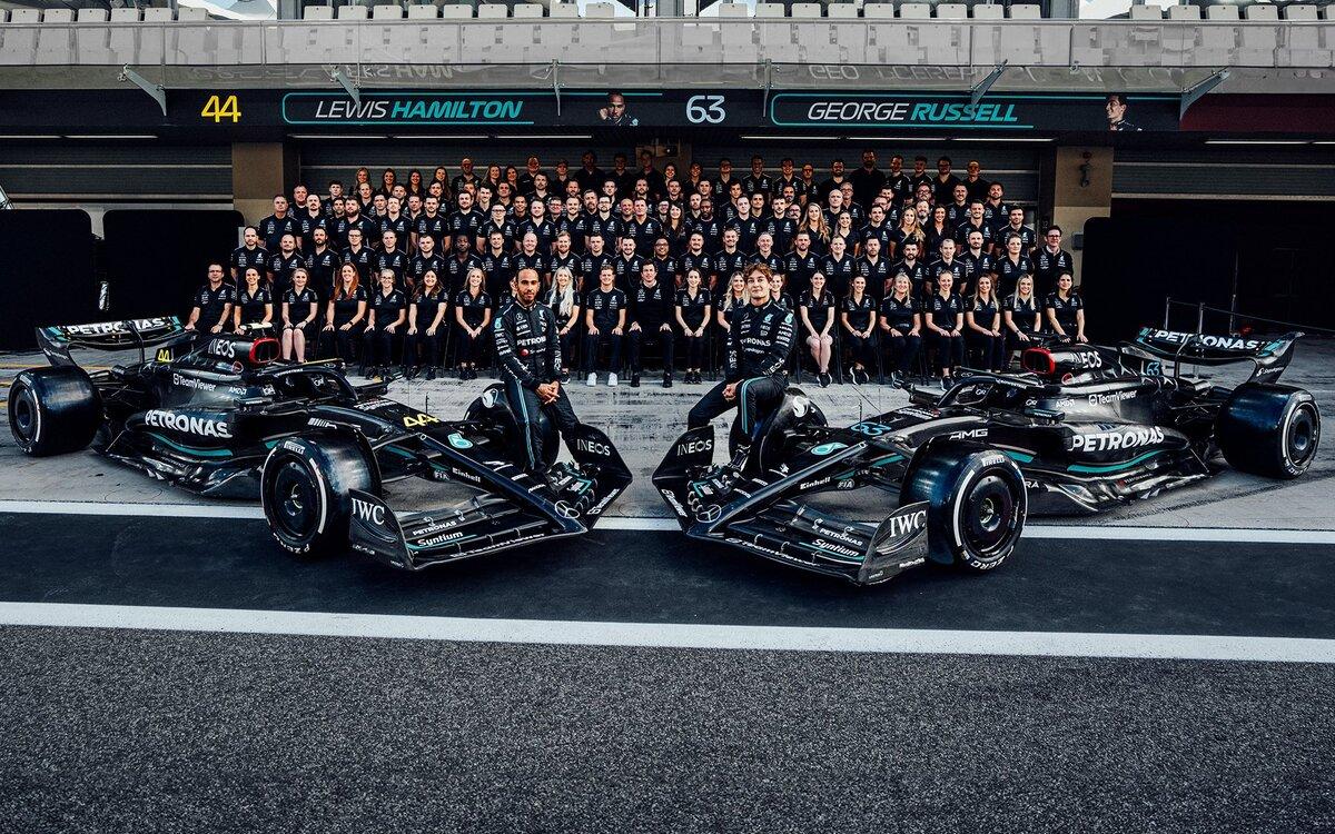 Lewis Hamilton a George Russell, spoločná fotka Mercedesu