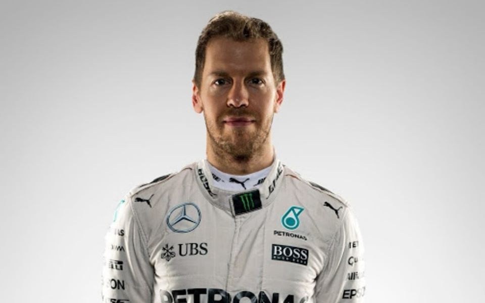 Sebastian Vettel v kombinéze Mercedesu