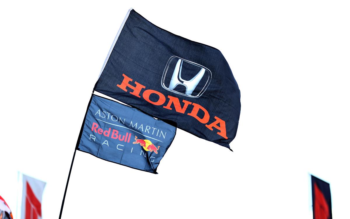 Vlajky: Red Bull a Honda