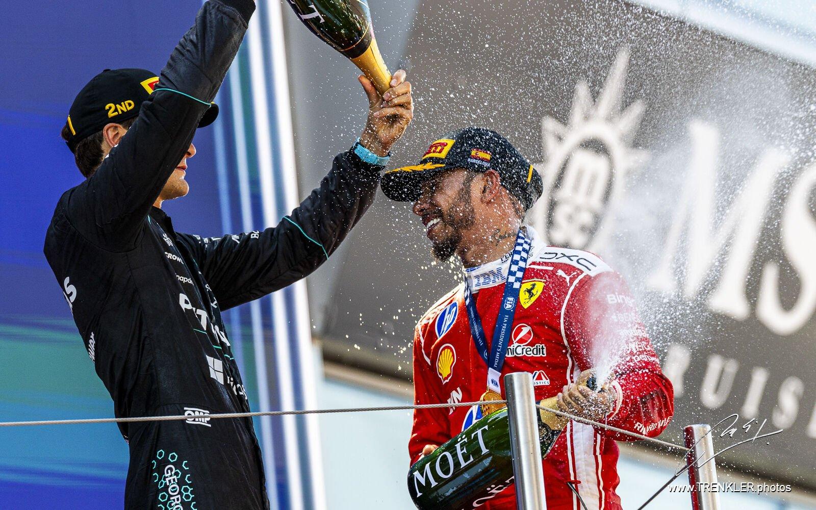 Lewis Hamilton na pódiu VC Barcelony 2026