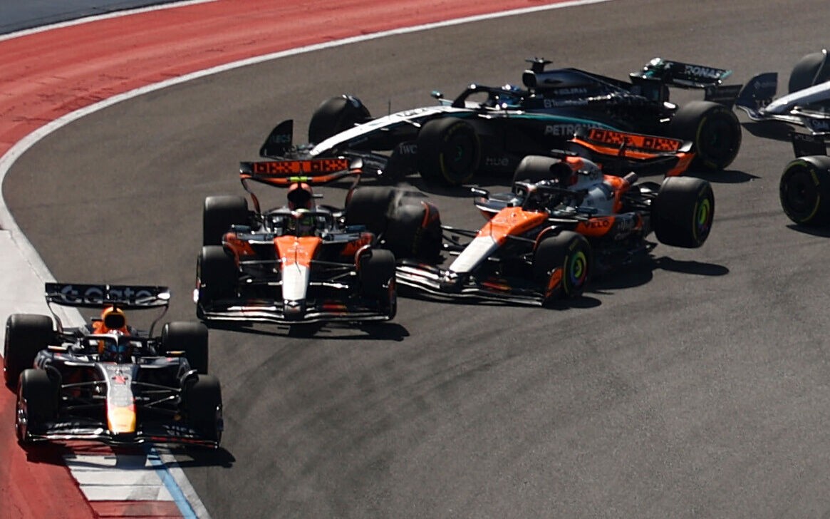 Max Verstappen, Lando Norris a Oscar Piastri po štarte VC USA 2025
