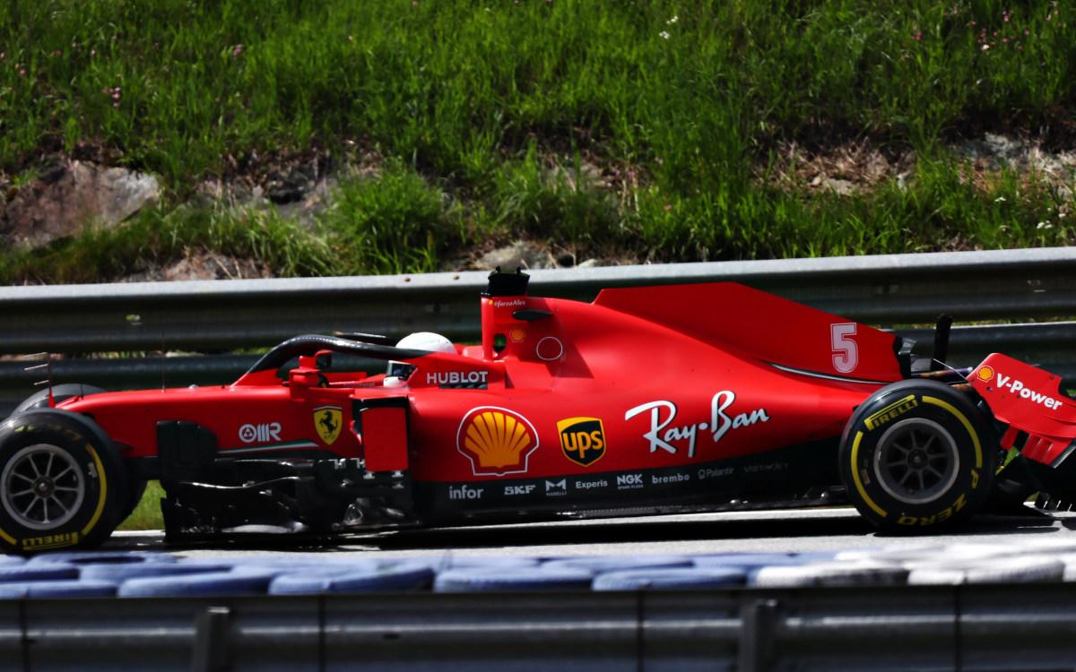 Zničené auto Sebastiana Vettela