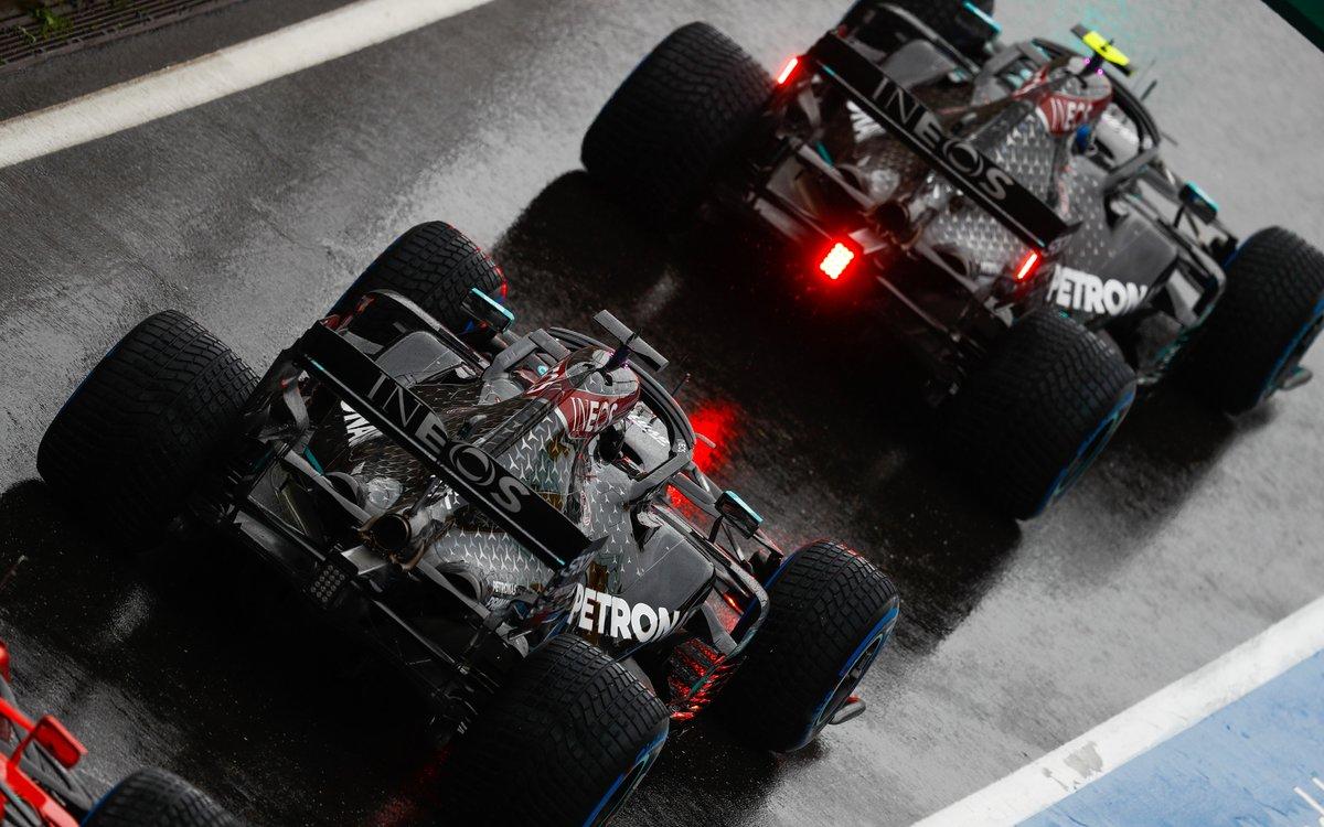 Lewis Hamilton za Valtterim Bottasom