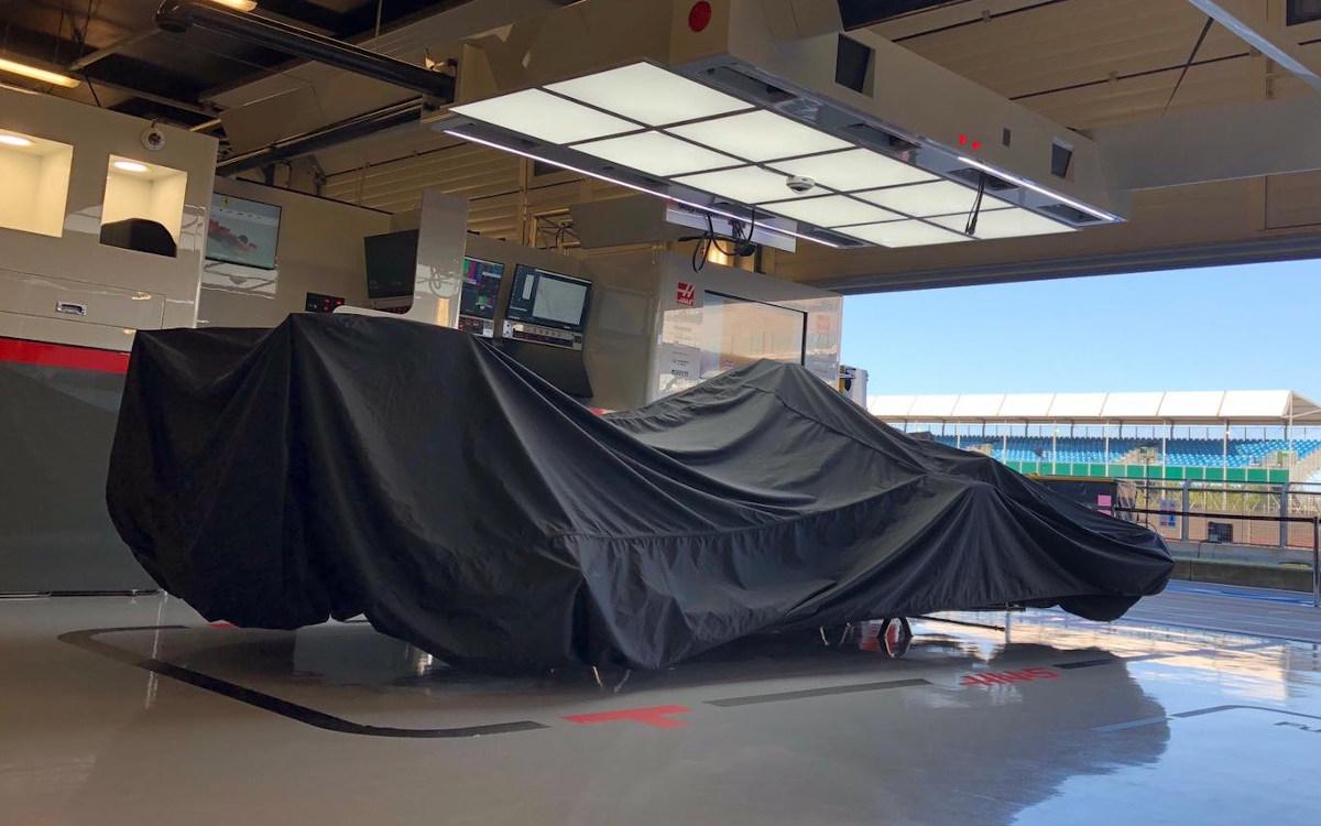 Zakryté auto Haasu