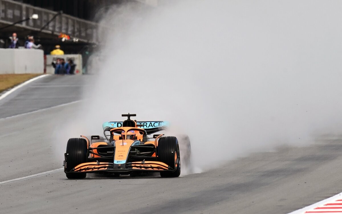 Daniel Ricciardo na gumách do dažďa, vodná triešť