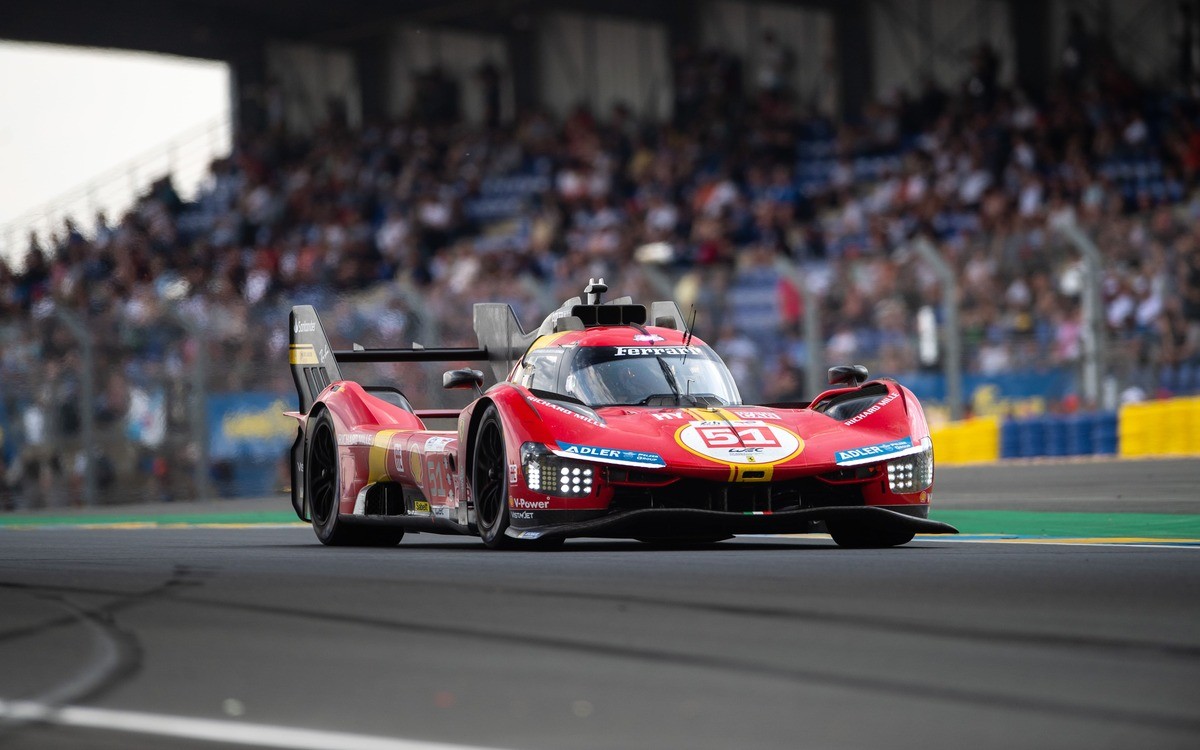 Ferrari 499P v Le Mans