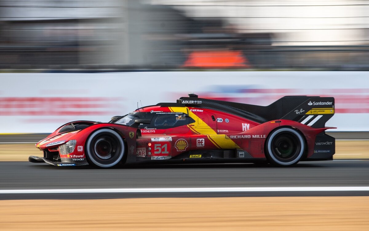 Ferrari 499P v Le Mans