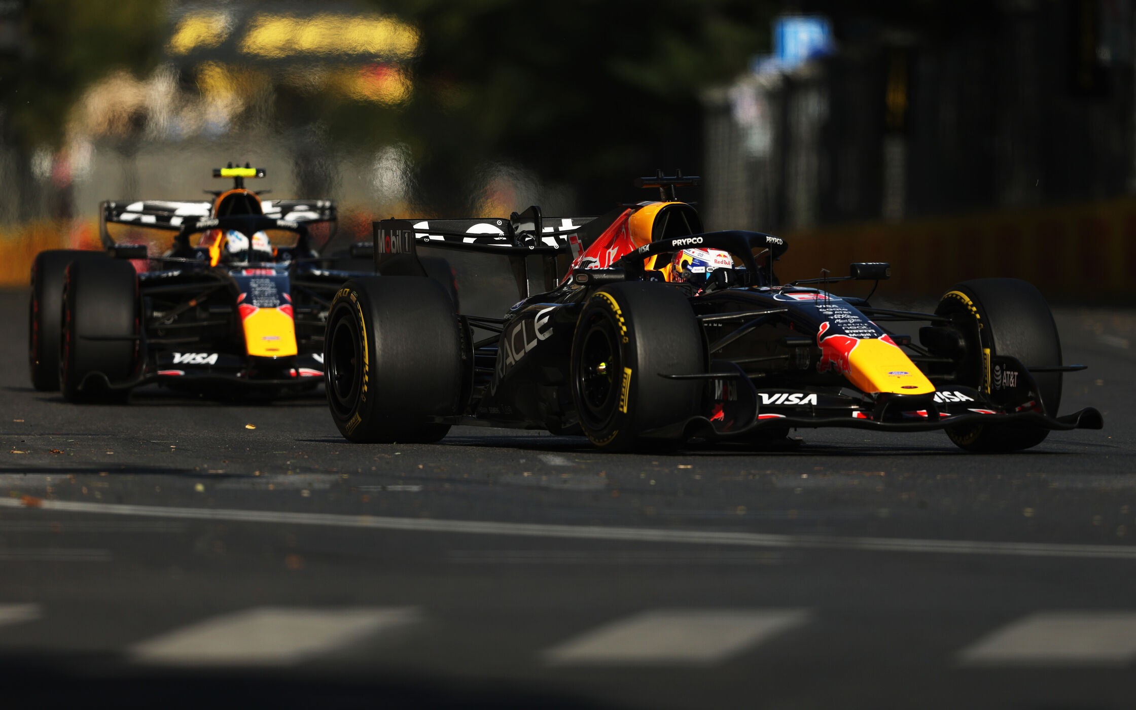 Max Verstappen a Isack Hadjar