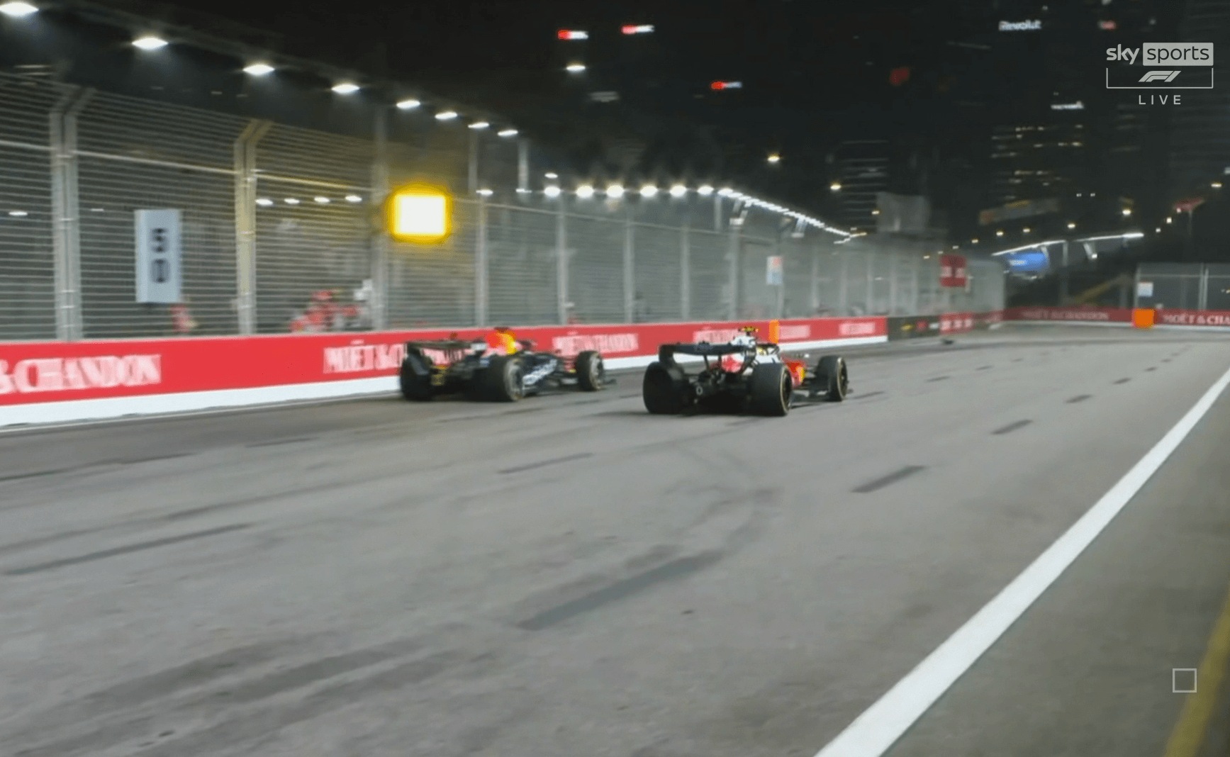 Incident medzi Maxom Verstappenom a Lewisom Hamiltonom