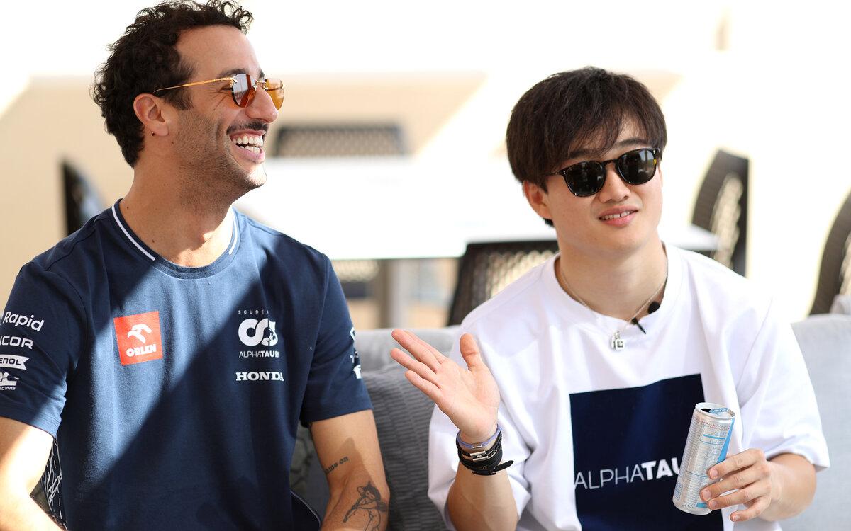 Daniel Ricciardo a Júki Cunoda