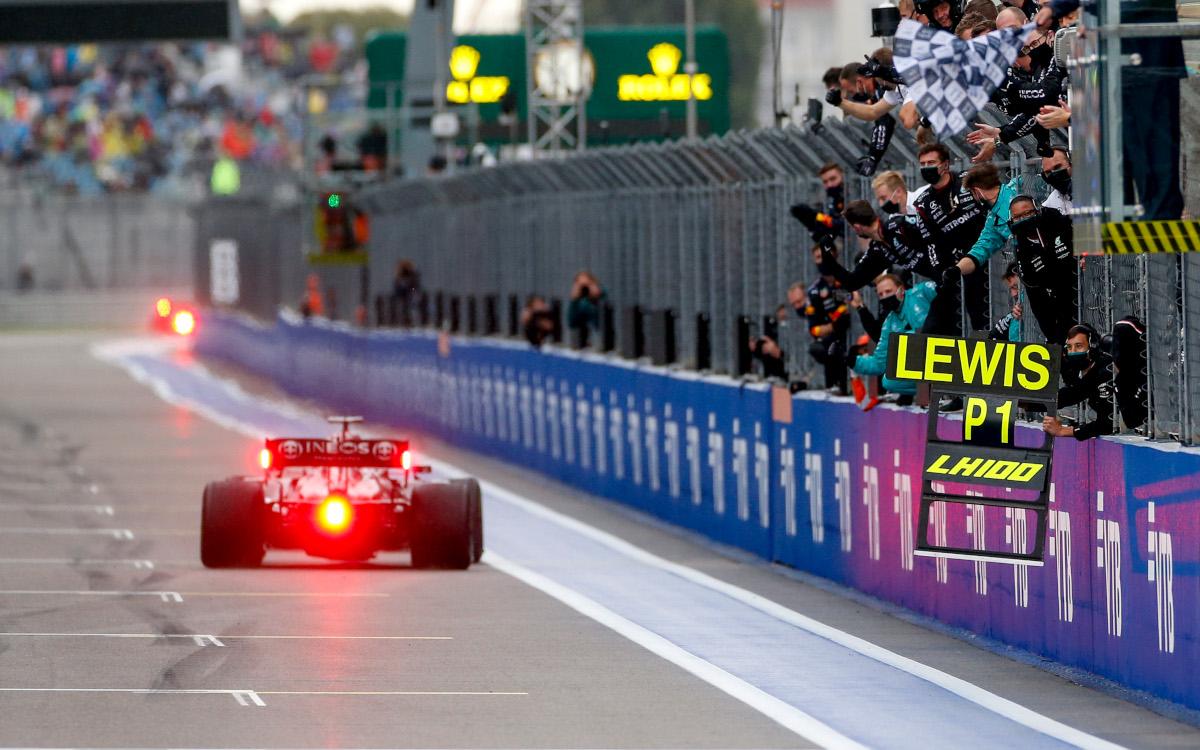 Lewis Hamilton v cieli VC Ruska 2021