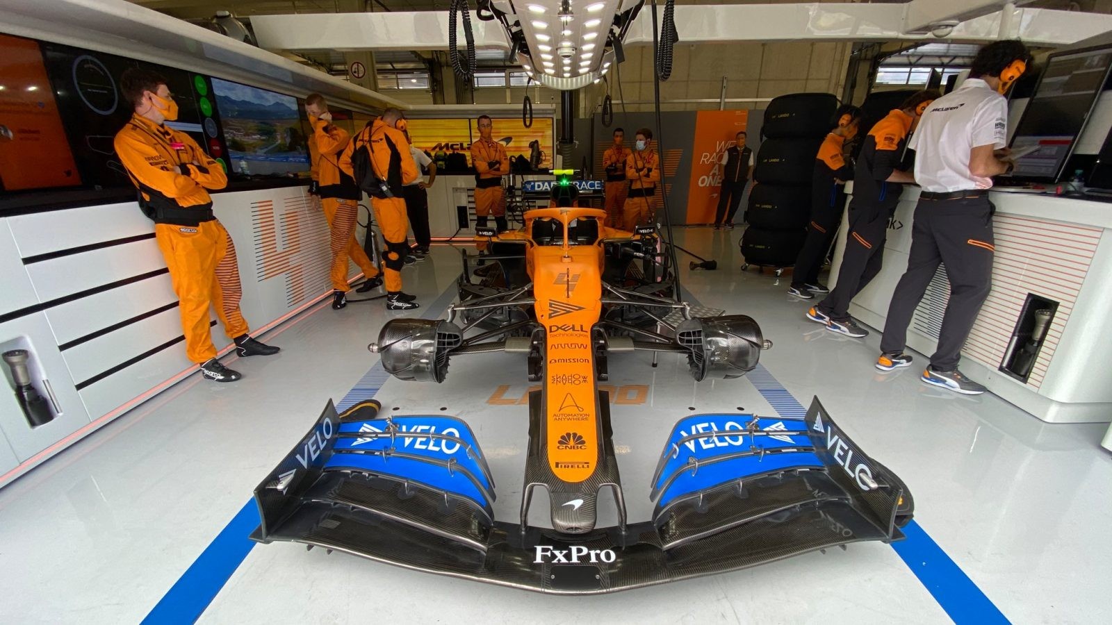 McLaren v garáži