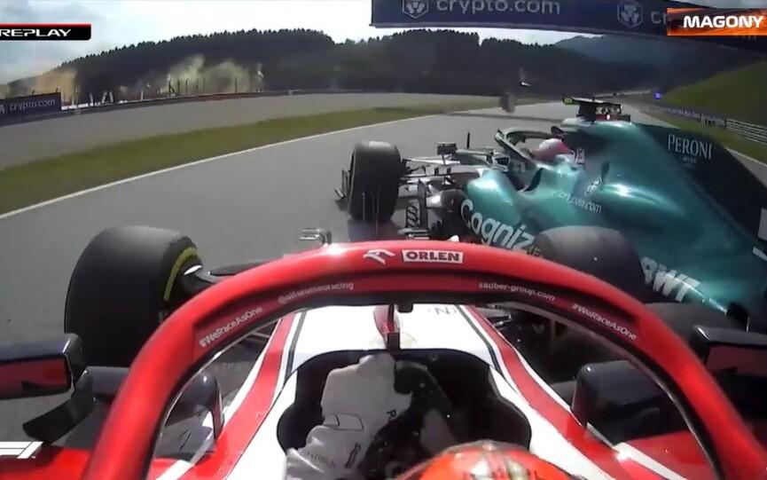 Nehoda medzi Kimim Räikkönenom a Sebastianom Vettelom