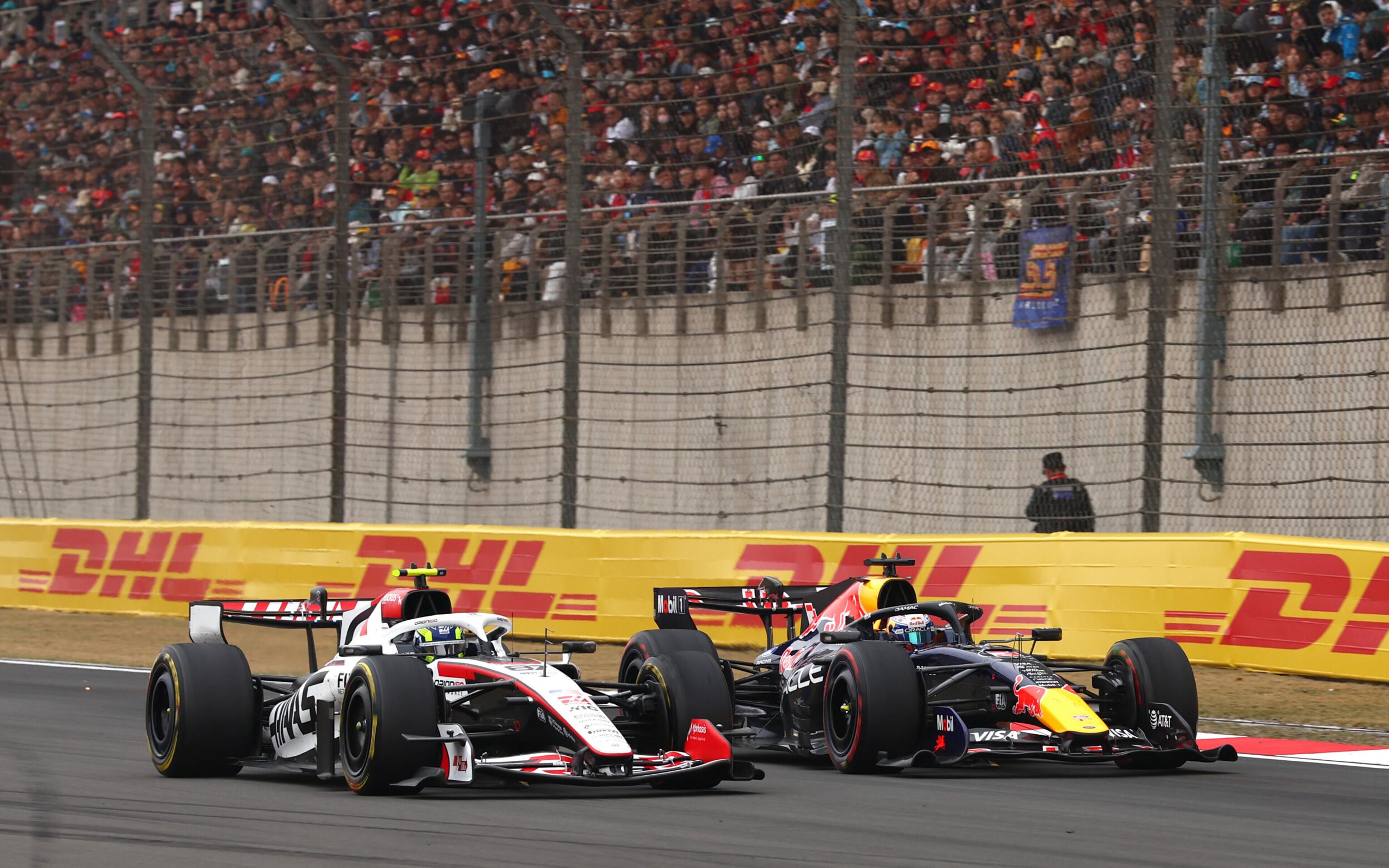 Oliver Bearman a Max Verstappen