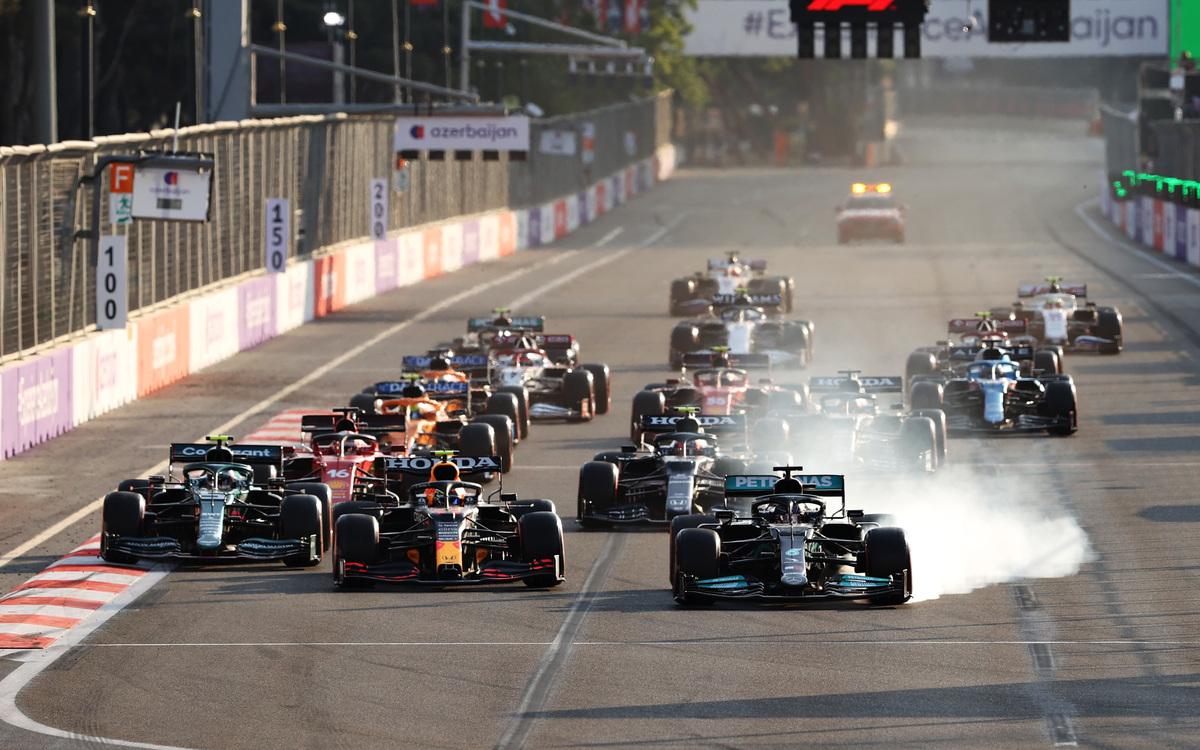 Lewis Hamilton nedobrzdil, reštart VC Azerbajdžanu 2021