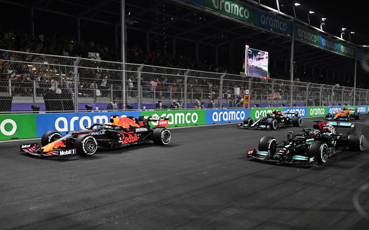 Max Verstappen a Lewis Hamilton na štartovom rošte