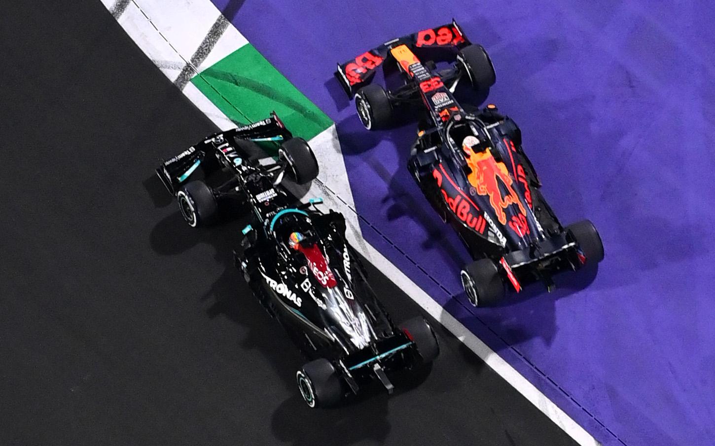 Max Verstappen a Lewis Hamilton