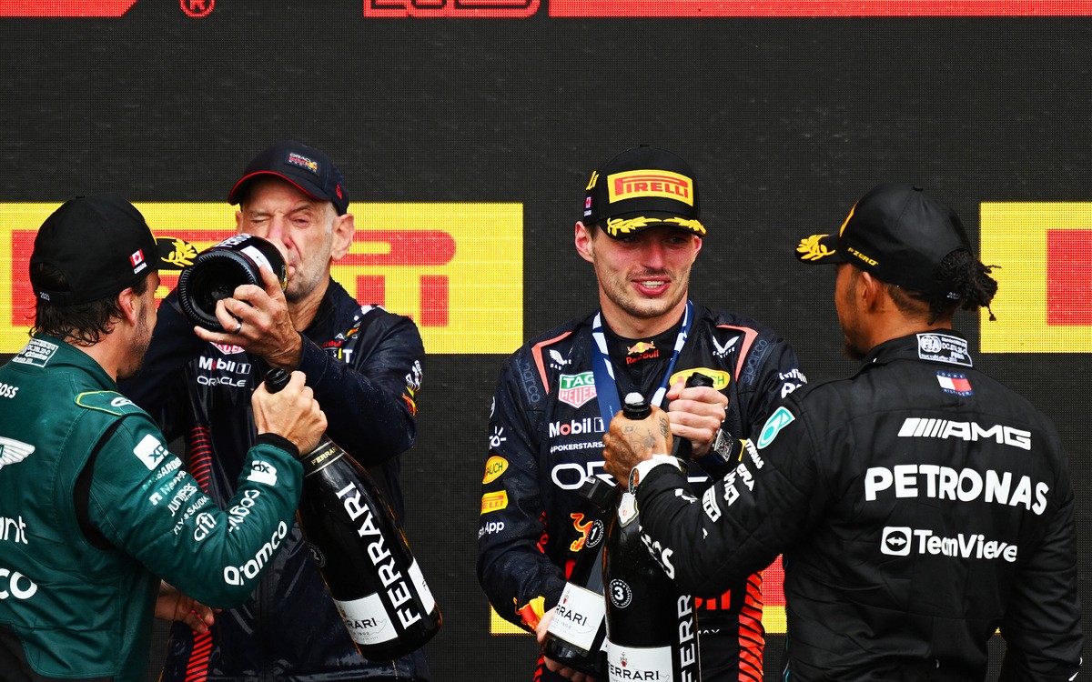 Max Verstappen, Fernando Alonso, Lewis Hamilton a Adrian Newey – pódium VC Kanady 2023