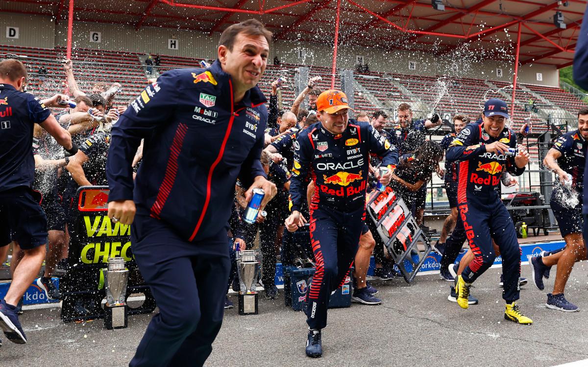 Max Verstappen a oslavy Red Bullu po VC Belgicka 2023