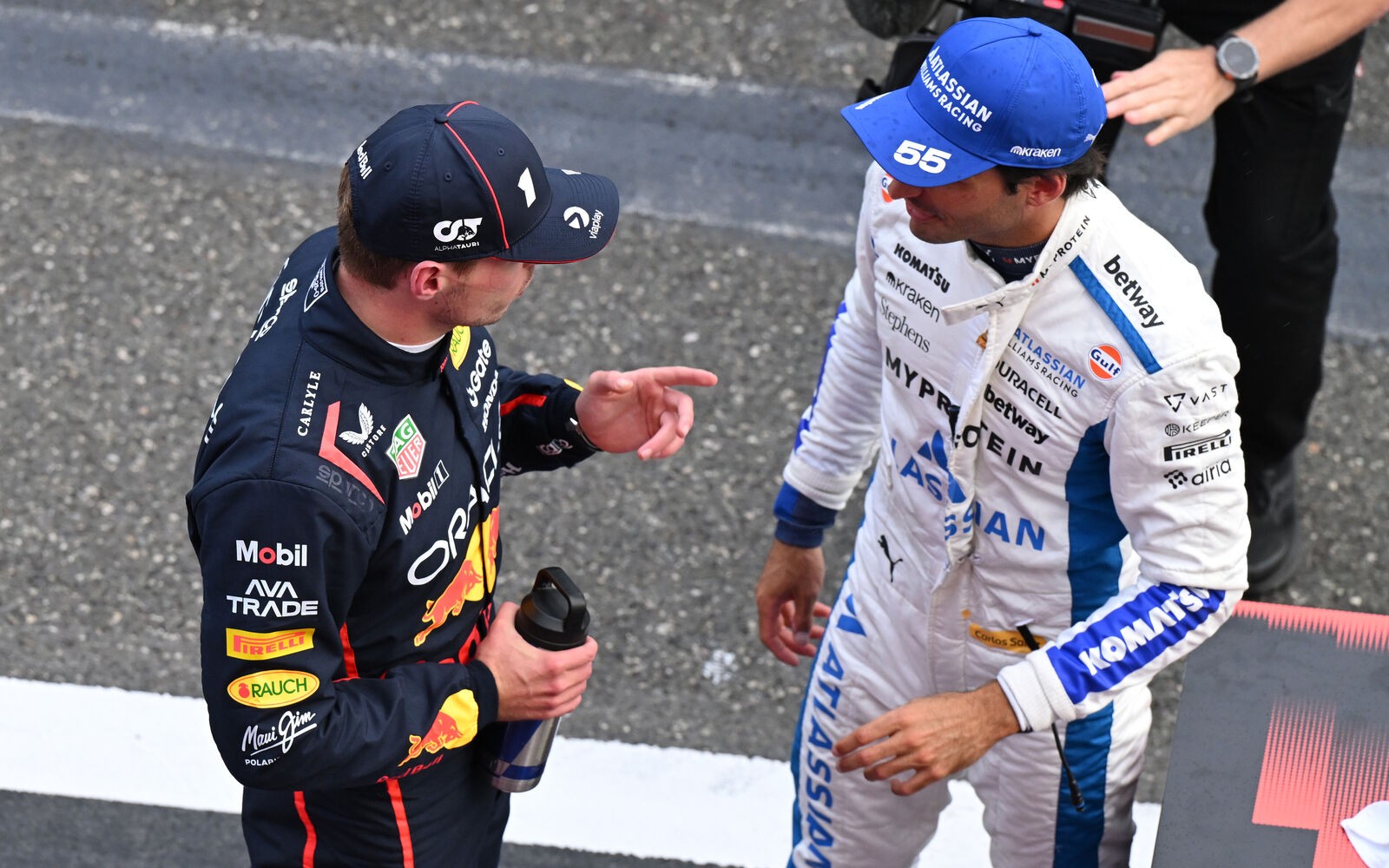 Max Verstappen a Carlos Sainz