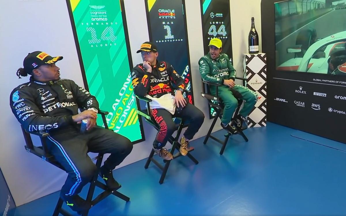 Lewis Hamilton, Max Verstappen a Fernando Alonso pred pódiom
