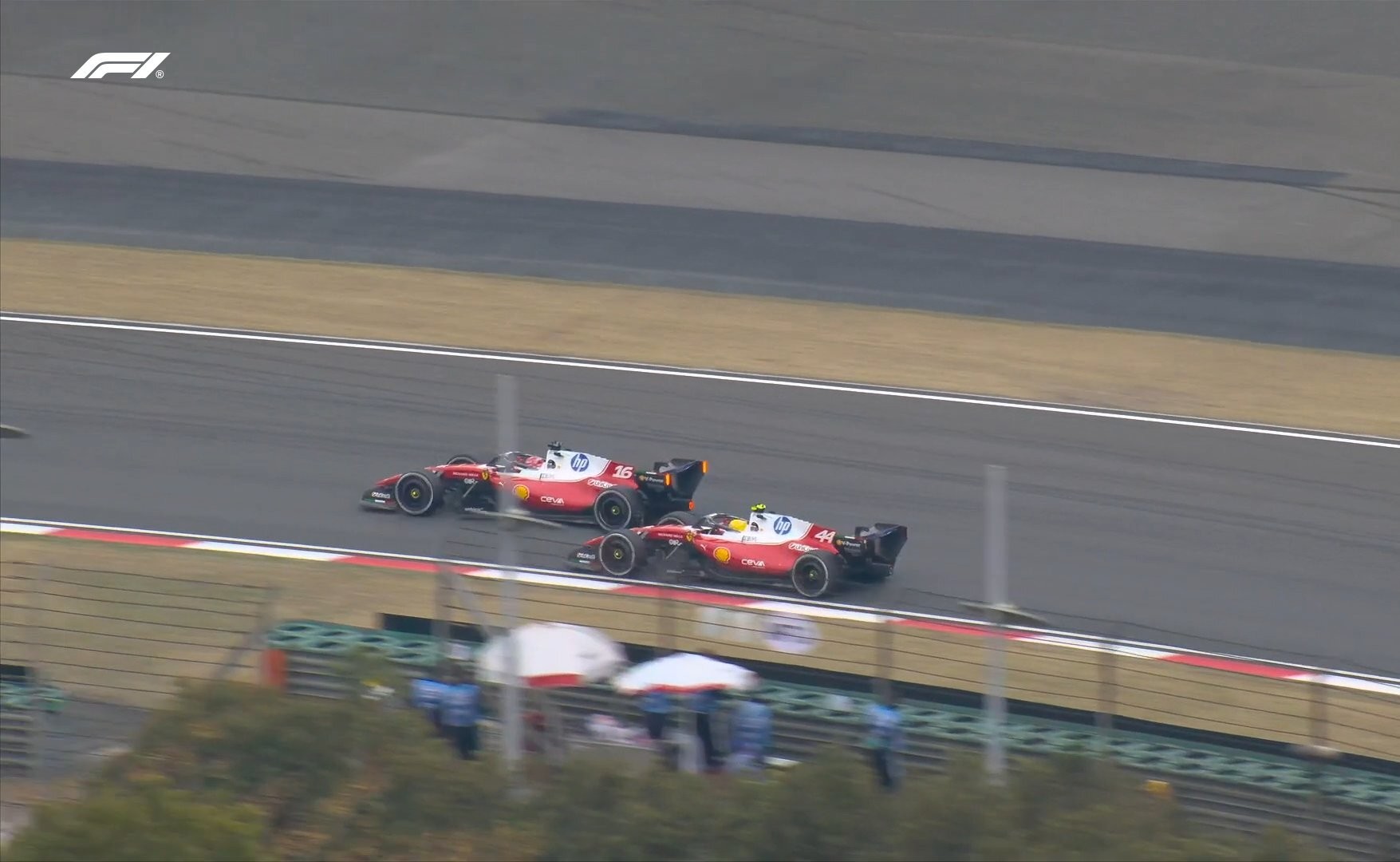 Súboj Lewisa Hamiltona a Charlesa Leclerca