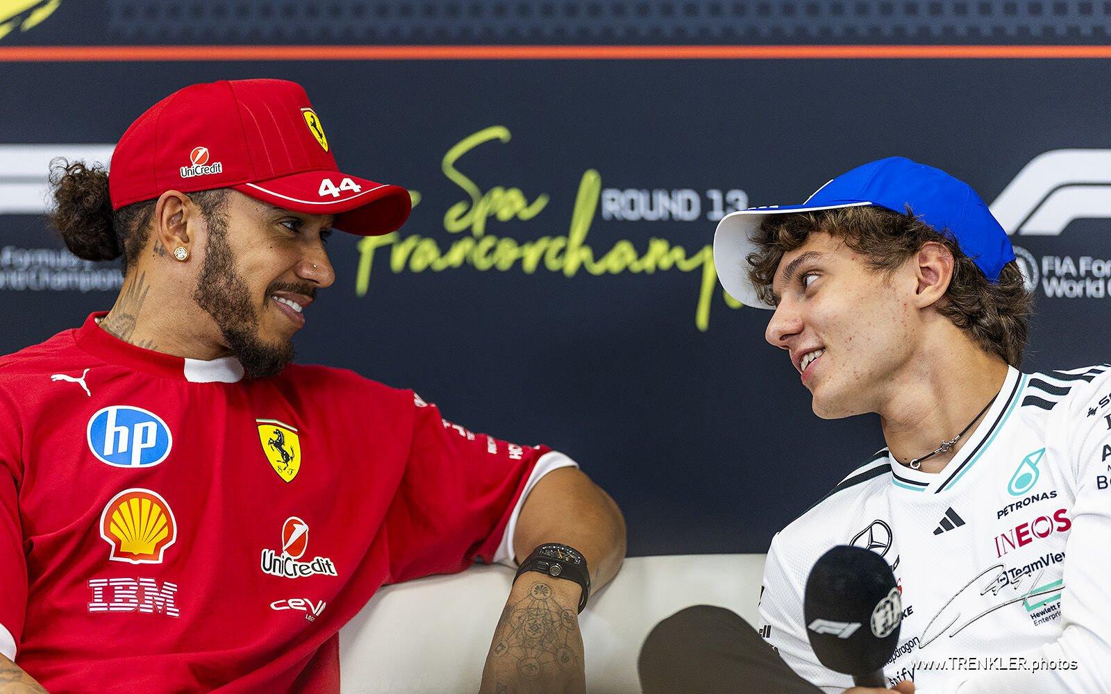 Lewis Hamilton a Kimi Antonelli